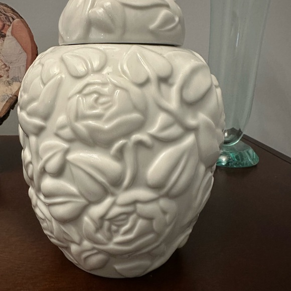 Vtg White rose porcelain vase made exclusively Germaine Montiel 1950’s Designer - Picture 2 of 5